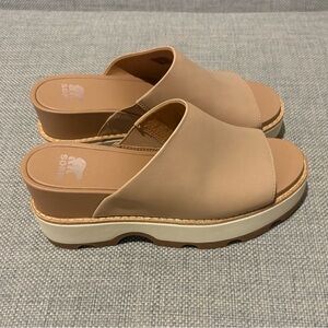 Sorel Joanie IV Slide Wedge Sandal size 7.5 HONEST BEIGE GUM